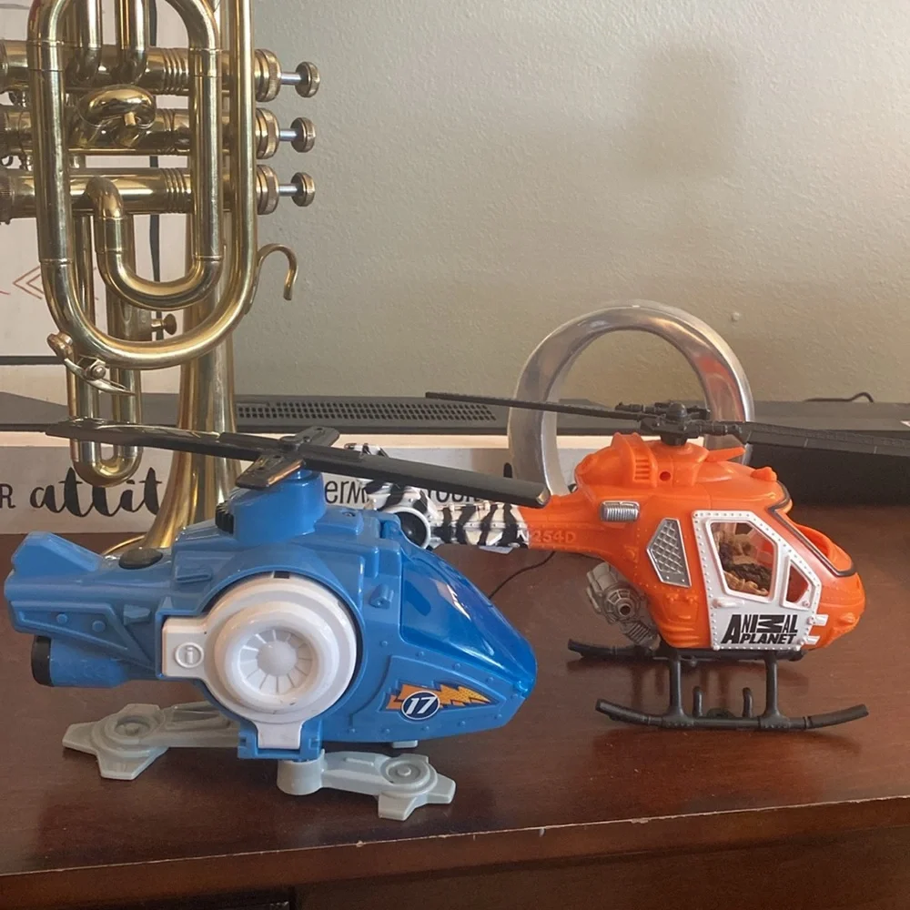 Animal Planet and News Helicopters Children's Kids Toys Lot of 2 Helicopters